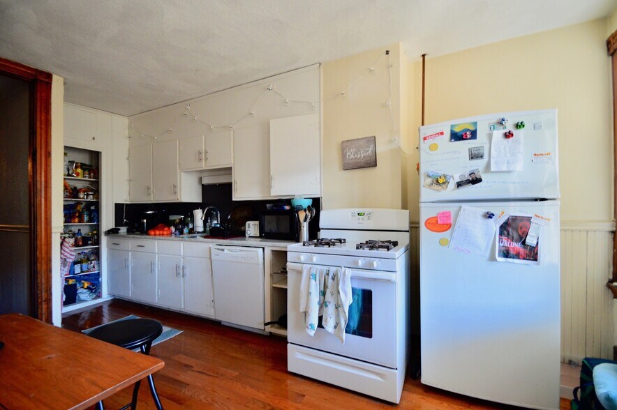 Building Photo - 145 Marcella St