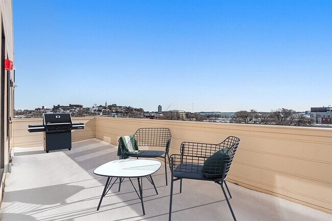 Building Photo - 267 Old Colony Ave