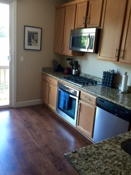 modern kitchen - 722 El Paseo Cir