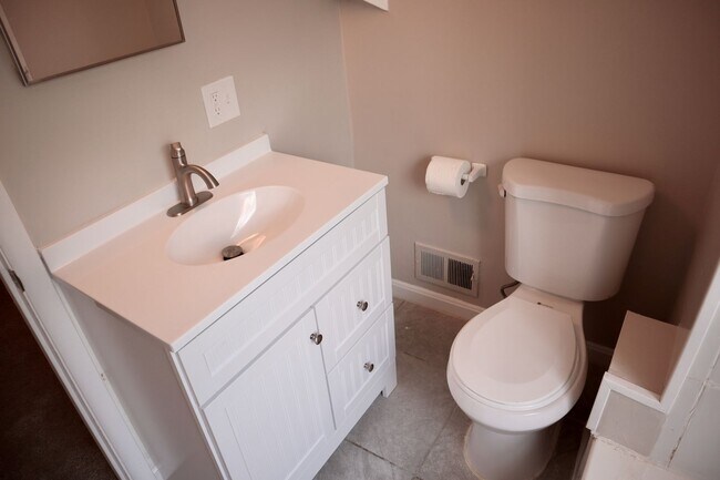 Building Photo - Lovely Single Family Home in Rockville