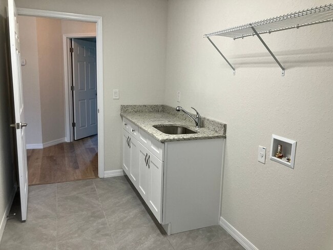 Building Photo - STUNNING SUMMERFIELD 3BR/2BA/2 Car HOME!