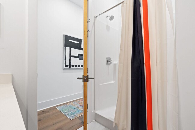 Building Photo - 614 Peacock Ln