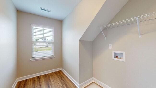 Building Photo - 215 Purple Martin Dr