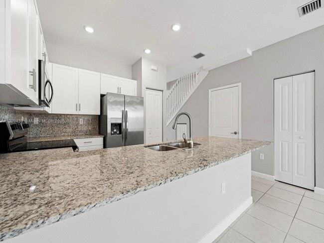 Building Photo - 2723 SE 17th St