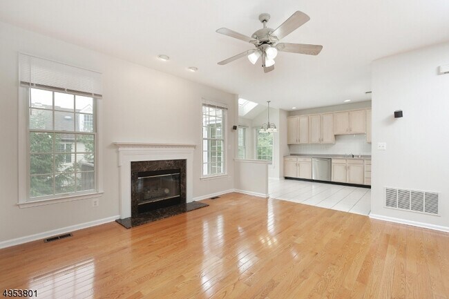 Building Photo - 240 Patriot Hill Dr