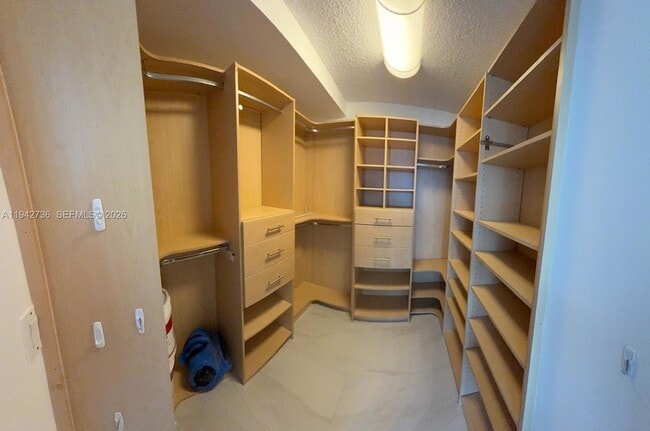 Building Photo - 16570 NE 26th Ave