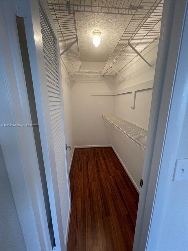 Building Photo - 413 Saxony Way