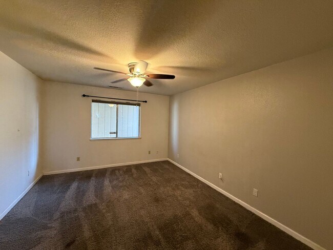 Building Photo - Moonstar &amp; Temescal Duplex