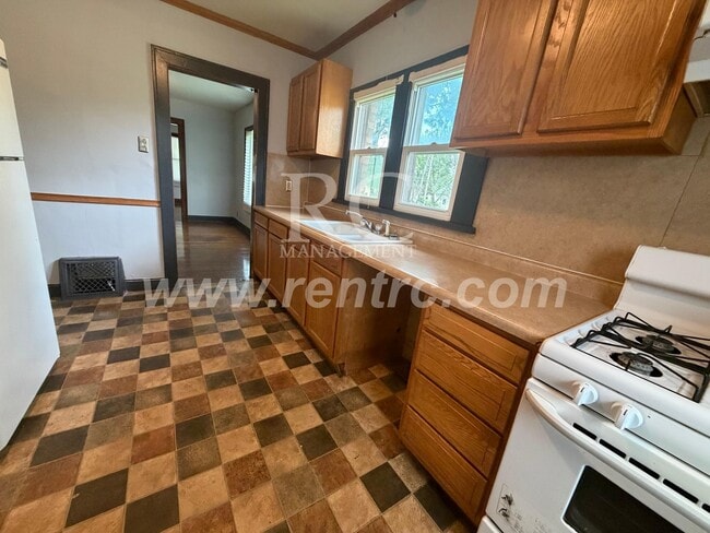 Building Photo - 136 Griffin-