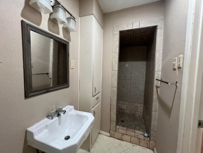 Building Photo - 1479 Beechwood Ln