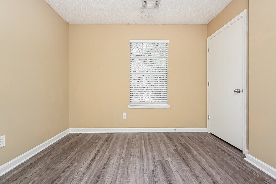 Building Photo - 1341 Birdsong Ln