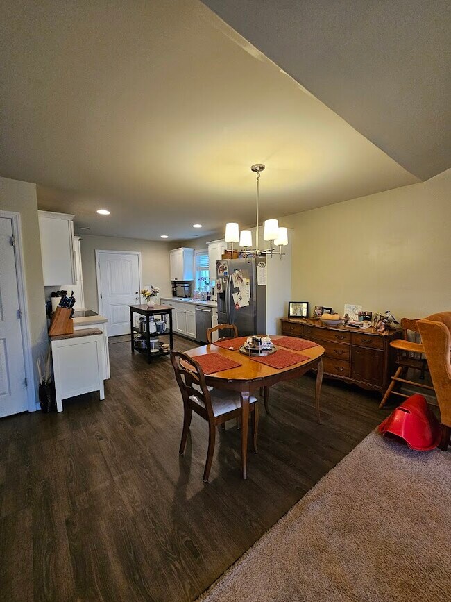 Building Photo - 213 Jonathan Ln