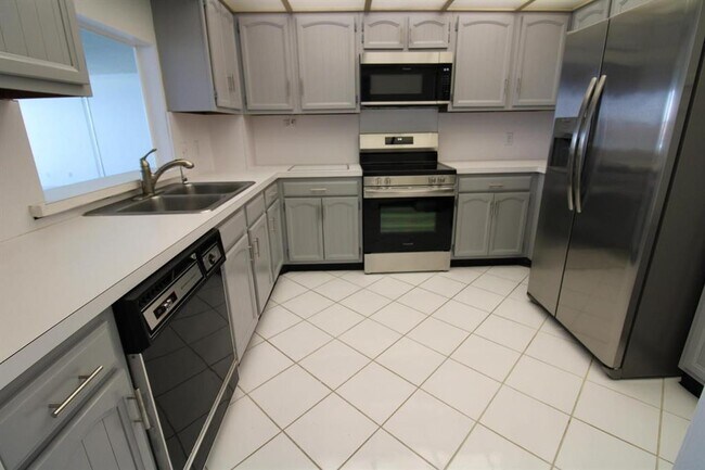 Building Photo - 3900 Galt Ocean Dr