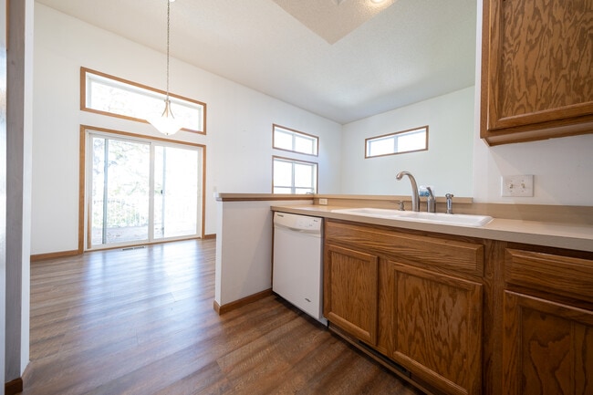 Building Photo - 4892 Bluff Heights Trail SE