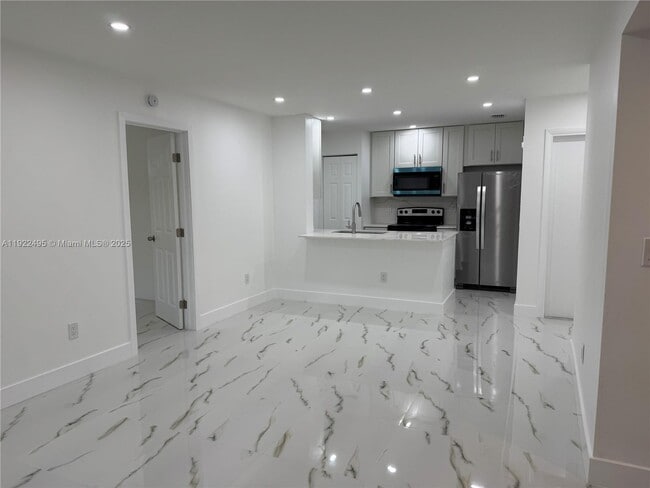 Building Photo - 9726 Hammocks Blvd