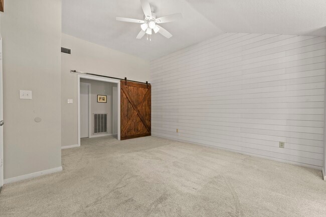 Building Photo - 248 S Pathfinders Cir