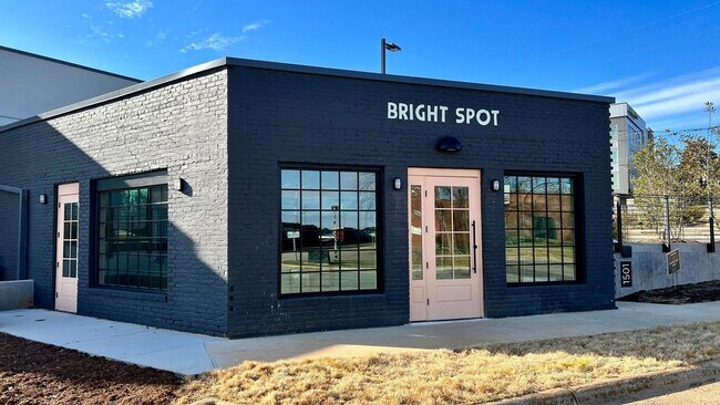 Building Photo - 643 Highpark Lane