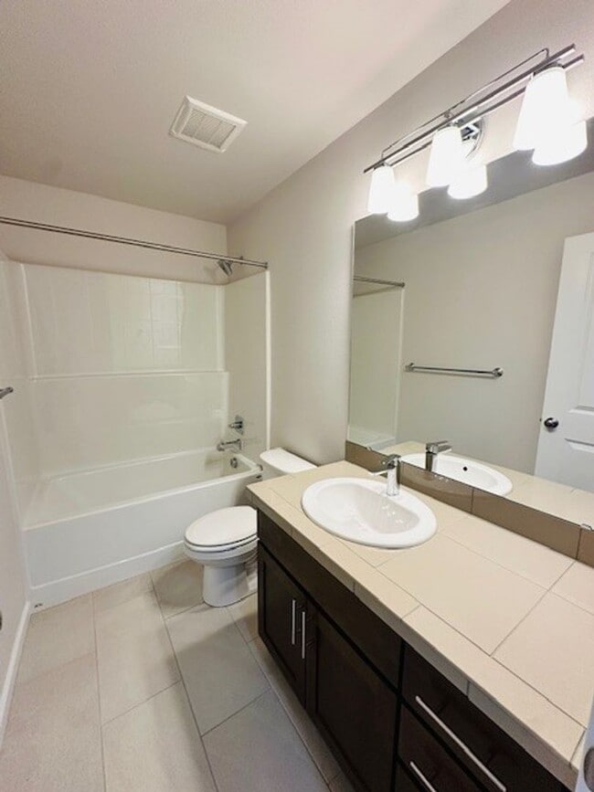 Building Photo - 3Bd/2.25Ba Seattle Townhouse