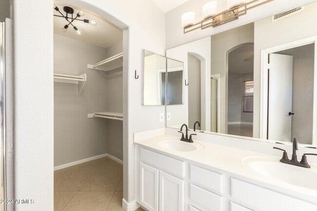 Building Photo - 3212 E Oraibi Dr