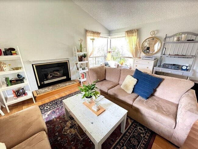 Living room - 2527 Superior St