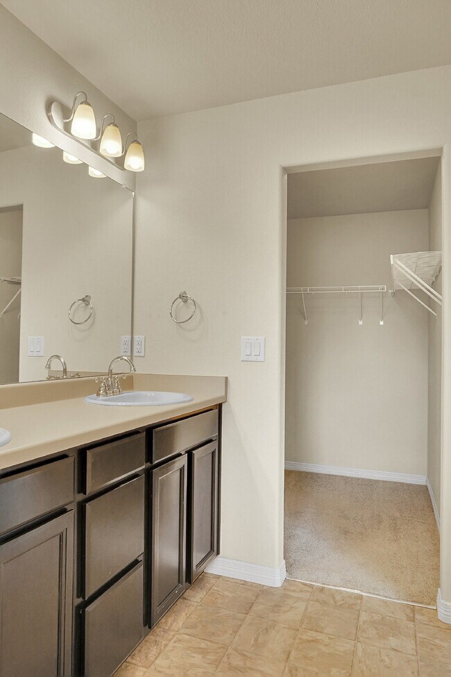 Building Photo - $2,095 - 3 Bed, 2.5 Bath Home in Colorado ...