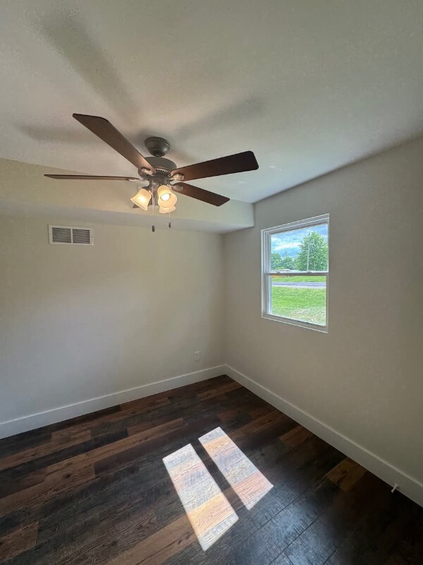 Building Photo - 136 Crestview Dr