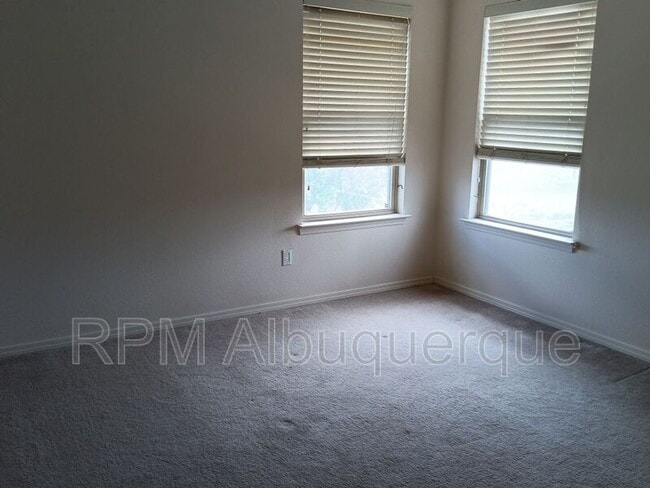 Building Photo - 7100 Alexandria Dr NE