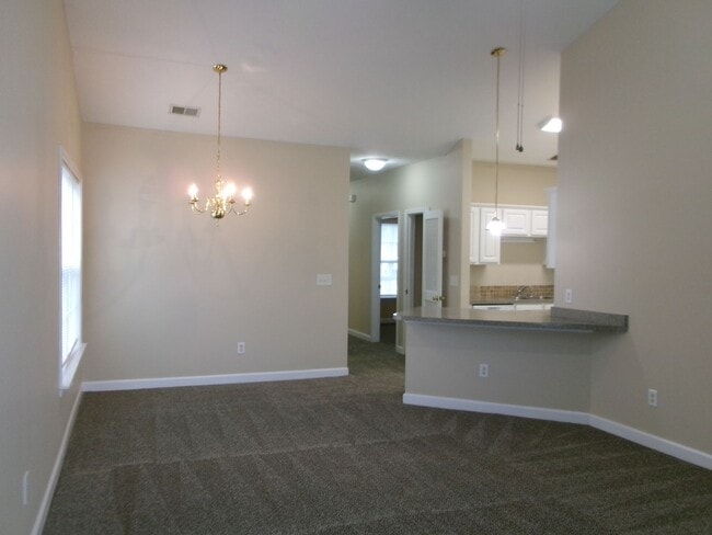 Building Photo - 3 bedroom, 2 bath condo in Carolina Willows