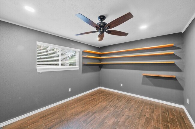 Building Photo - 10519 Fawnview Dr