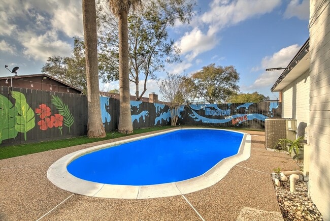 Building Photo - 7310 Corta Calle Dr