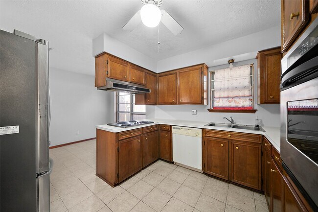 Building Photo - 13703 Piping Rock Ln