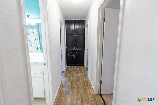 Building Photo - 1306 Ruiz Dr