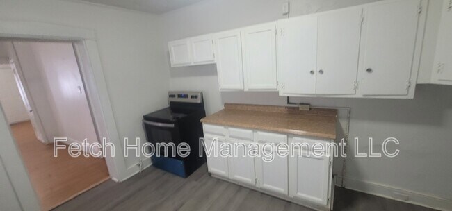 Building Photo - 438 E Strawberry St