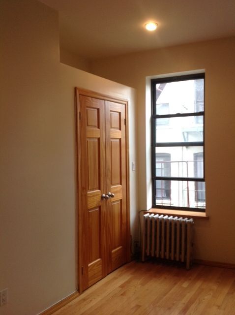 Building Photo - 165 Mott St