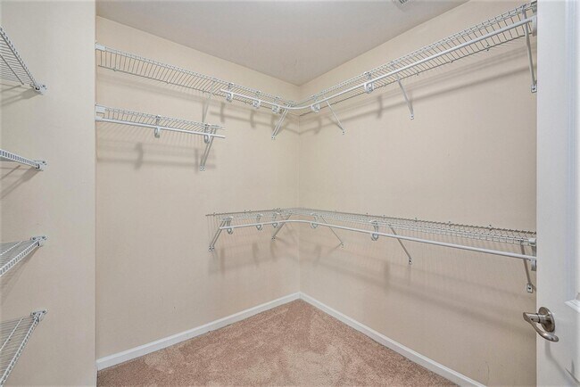 Building Photo - 349 Drayton Pl Dr