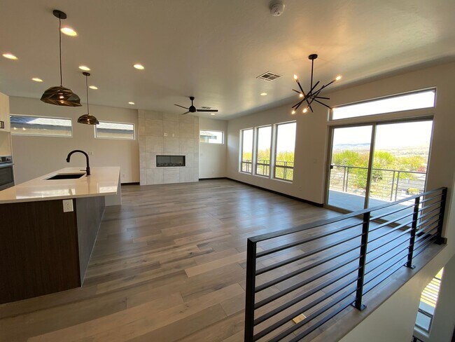 Building Photo - Close to Micron, 3 Bedroom 3 bath w/ a Million Dollar View!