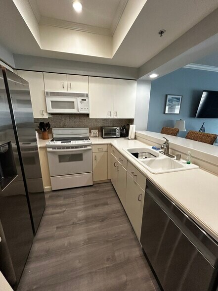 Kitchen - 655 Columbia St