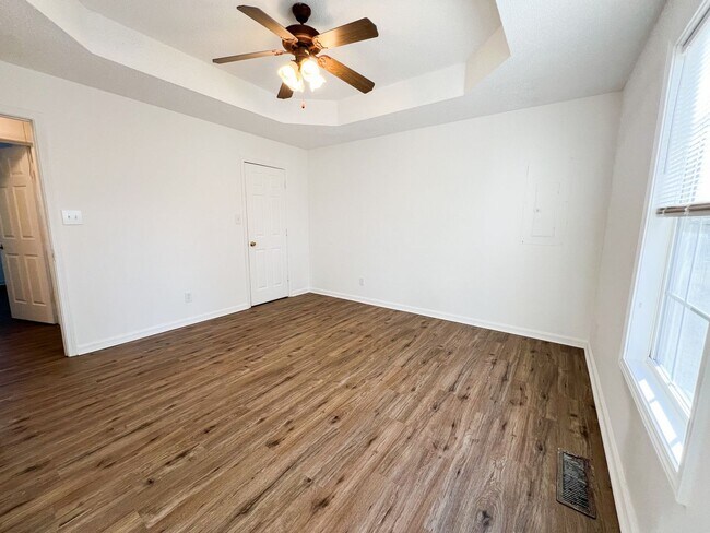 Building Photo - 438 Cranklen Cir