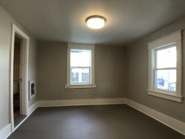 Building Photo - 646 Washington Ave