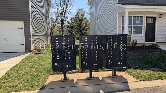 Building Photo - 1st Mo Free* - New 3BR Townhome in Arden