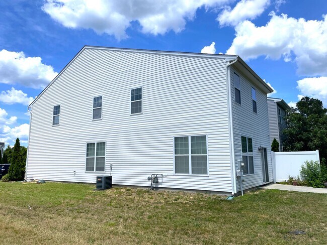 Building Photo - 262 Garrison Way