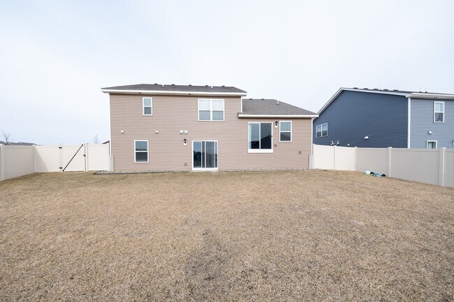 Building Photo - 5109 Mustang Dr