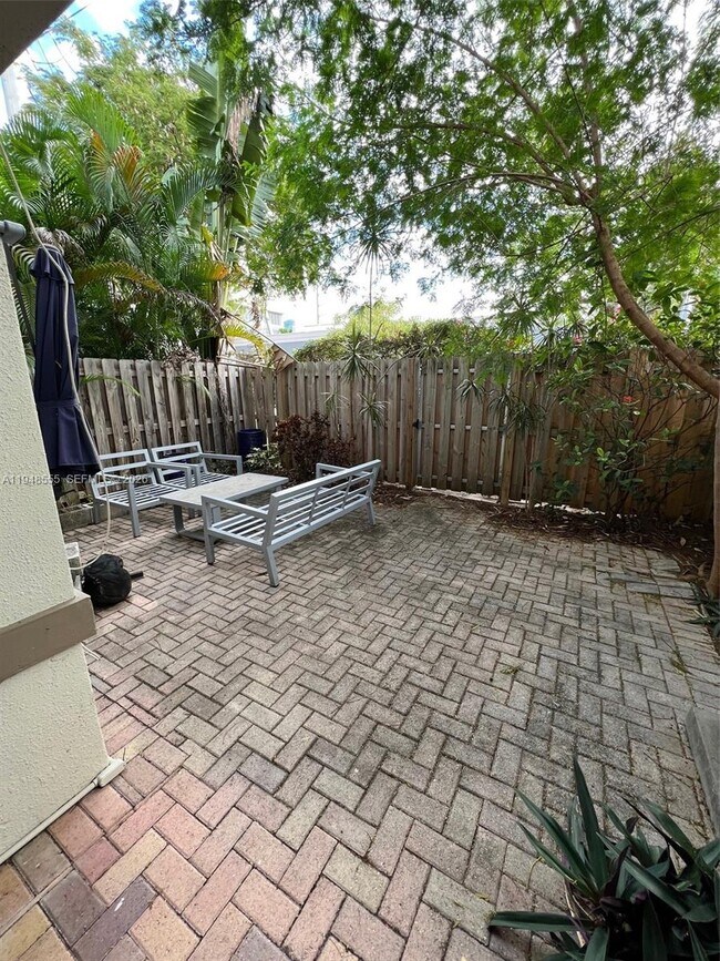 Building Photo - 252 City View Dr