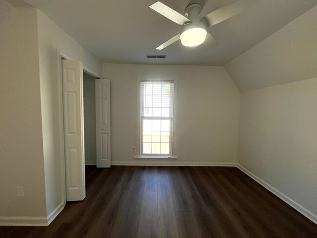 Building Photo - Beautifully renovated home!