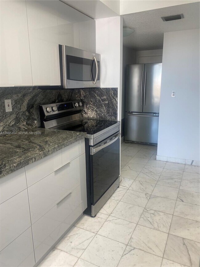 Building Photo - 230 174th St