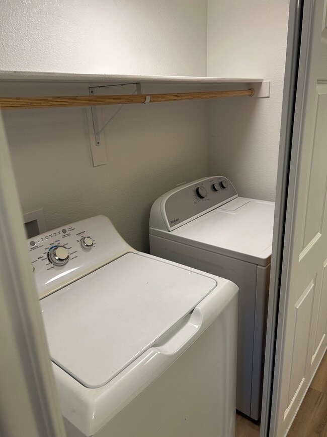 Building Photo - 323 S Pioneer