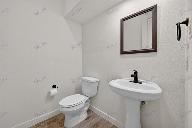 Building Photo - 8728 Ice House Dr