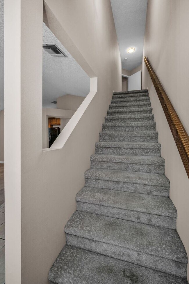 Building Photo - Beautiful executive Townhome