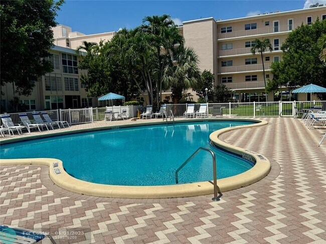Building Photo - 1481 S Ocean Blvd