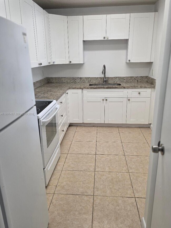 Building Photo - 14830 Naranja Lakes Blvd
